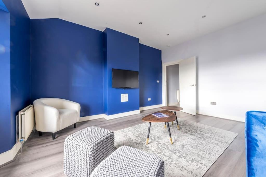Modern Cotham House #2 By Prescott Apartment *