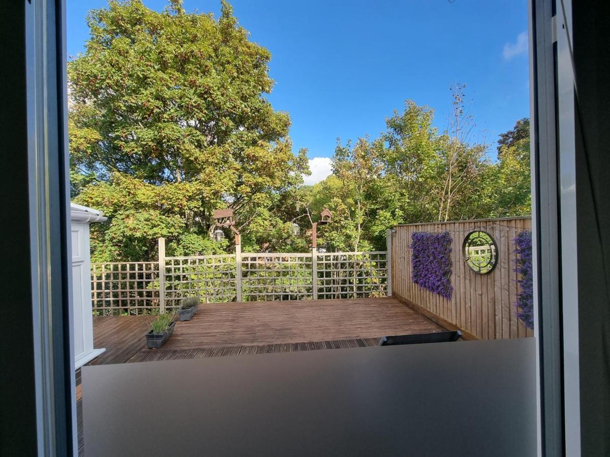 Modern Immaculate With Ac & Parking, Outside The Caz Apartment Bristol