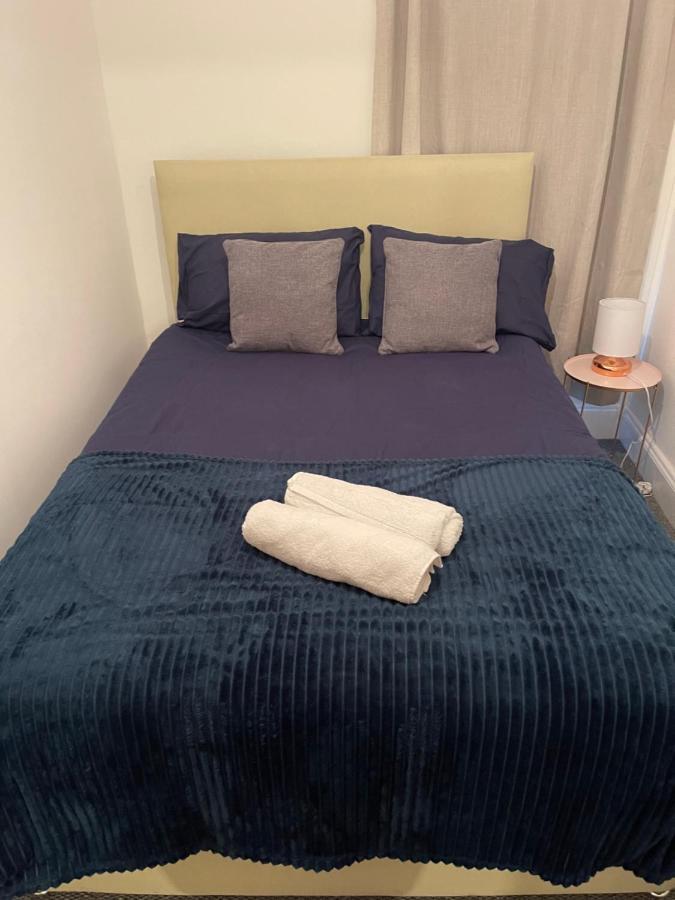 In Gloucester Road 4 * Bristol