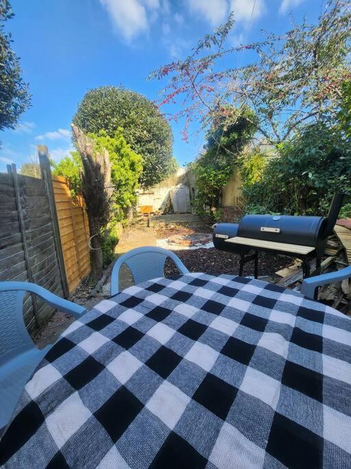 House Near Restaurants, Park And Pubs, Perfect For Pets! Holiday home *