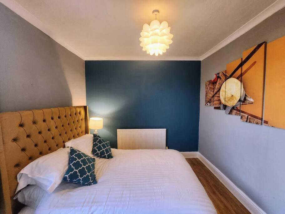 House Near Restaurants, Park And Pubs, Perfect For Pets!