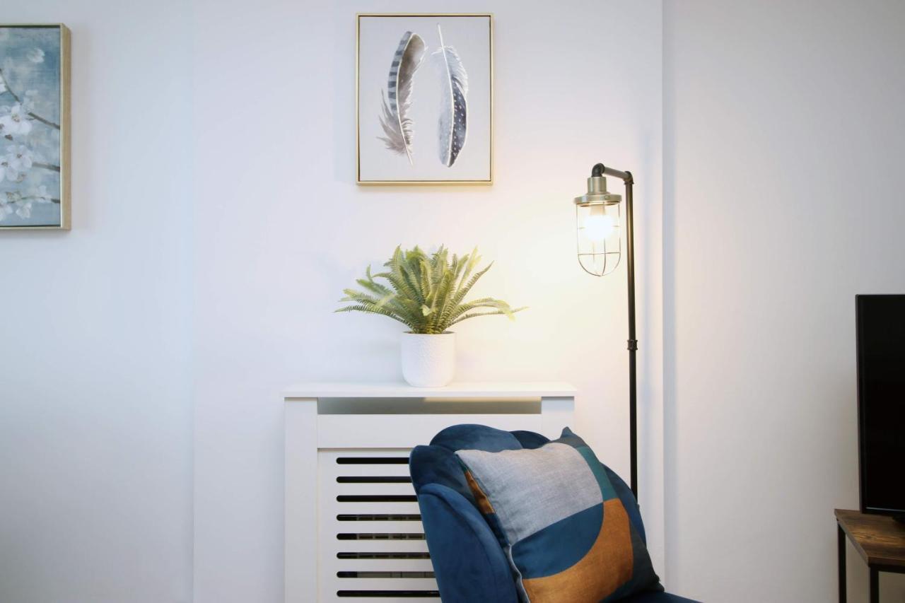 2bedroom Home- Free Parking, Wi-fi & Patio- Available For Long Or Short Term Bristol