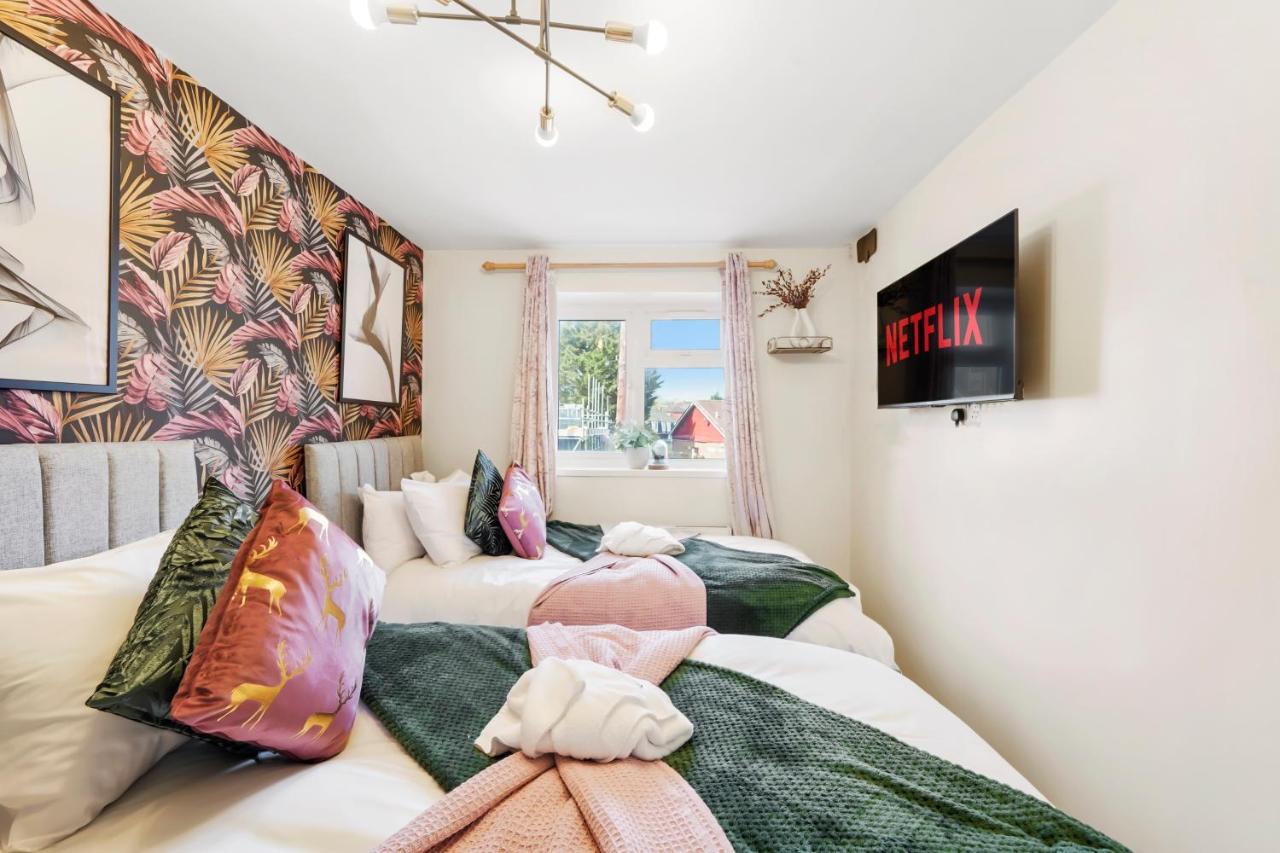 Designer House In - Hot Tub - Sleeps 10 Bristol
