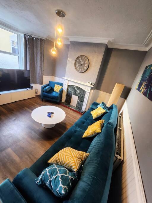 House Near Restaurants, Park And Pubs, Perfect For Pets! *