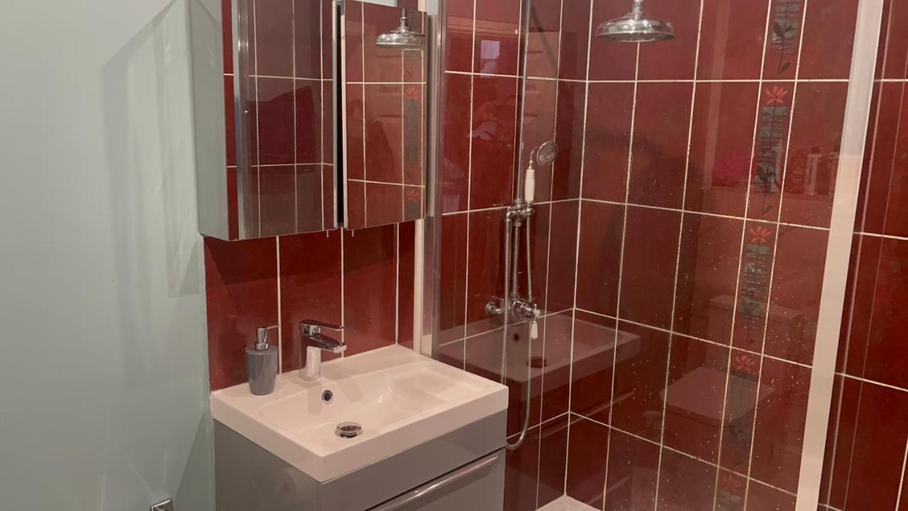 Near Southmead Hospital And Airbus Homestay *