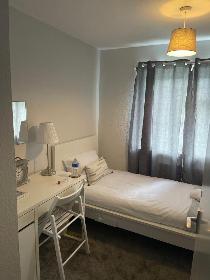 Single Room, Shared House Homestay