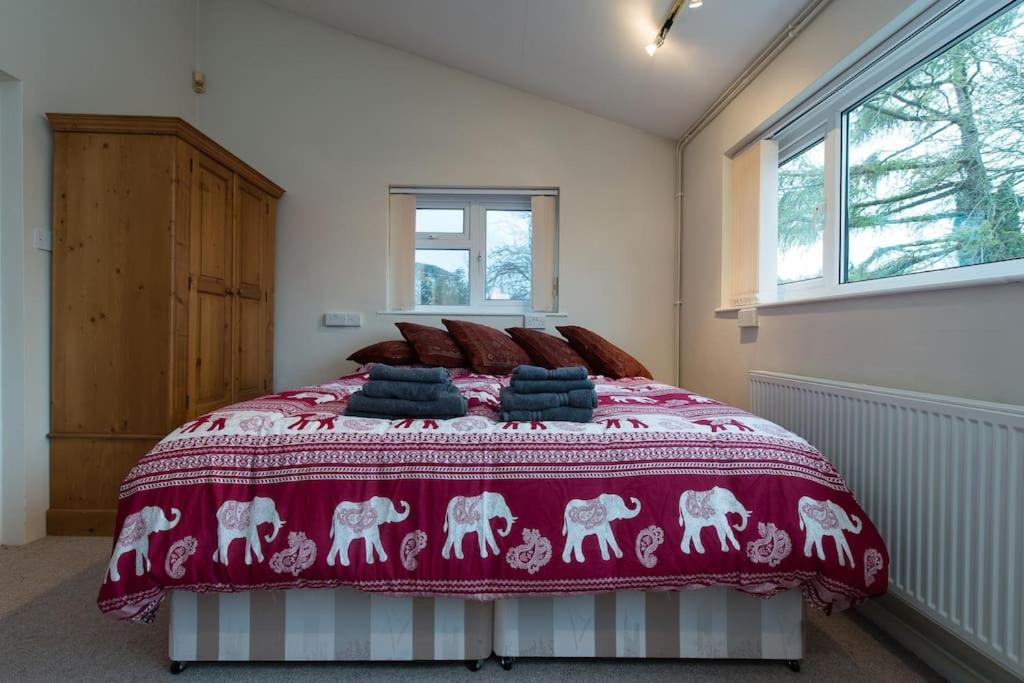 Self-catering Studio+kitchen+parking * Bristol