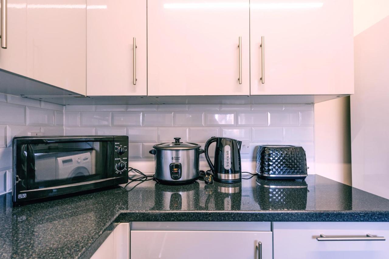 Apartment Modern 2 Bed House- Free Parking And Close To The Centre