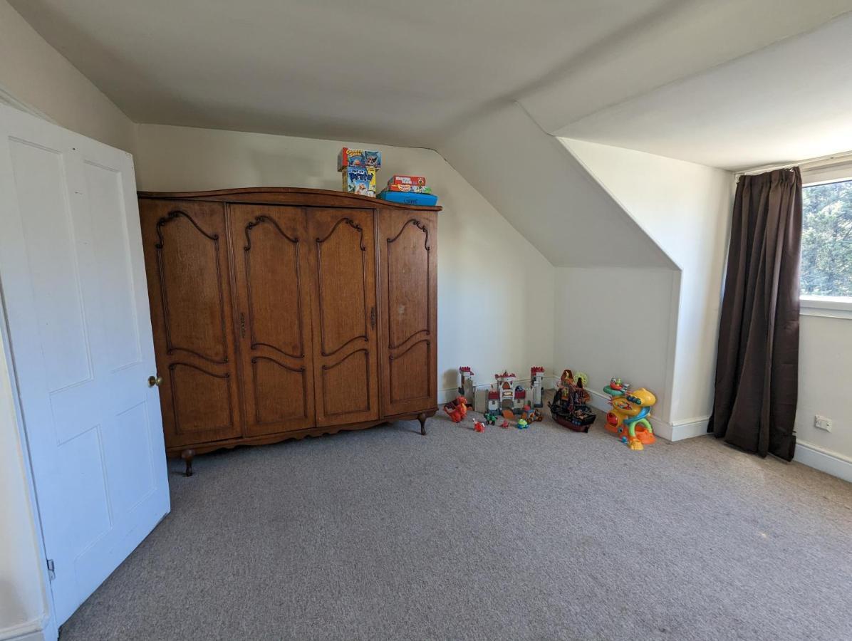 Holiday home 5 Bed Terraced Family + Parking *
