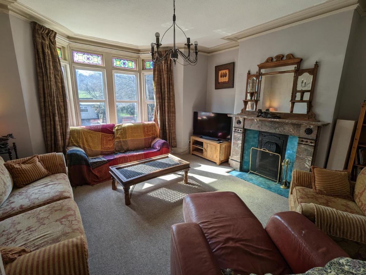 5 Bed Terraced Family + Parking Holiday home Bristol