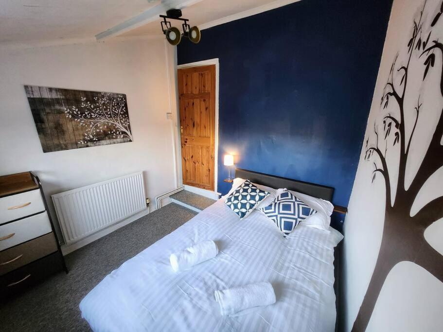 House Near Restaurants, Park And Pubs, Perfect For Pets! Holiday home
