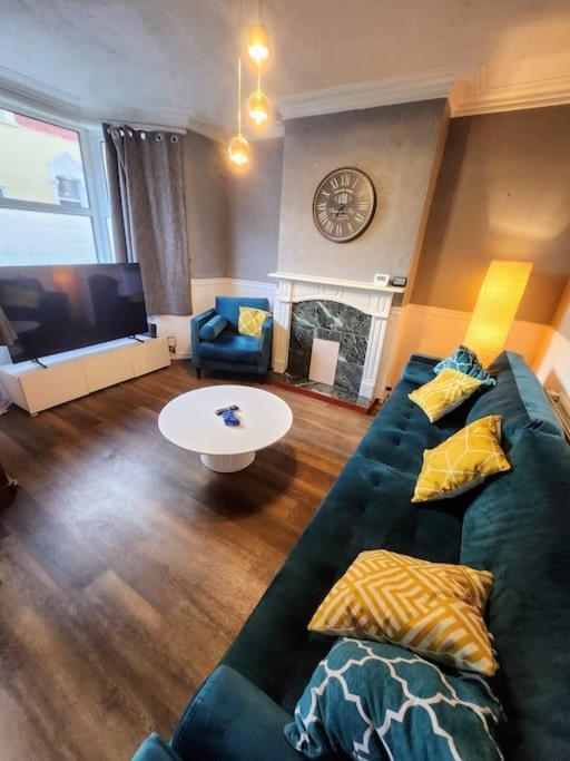House Near Restaurants, Park And Pubs, Perfect For Pets!