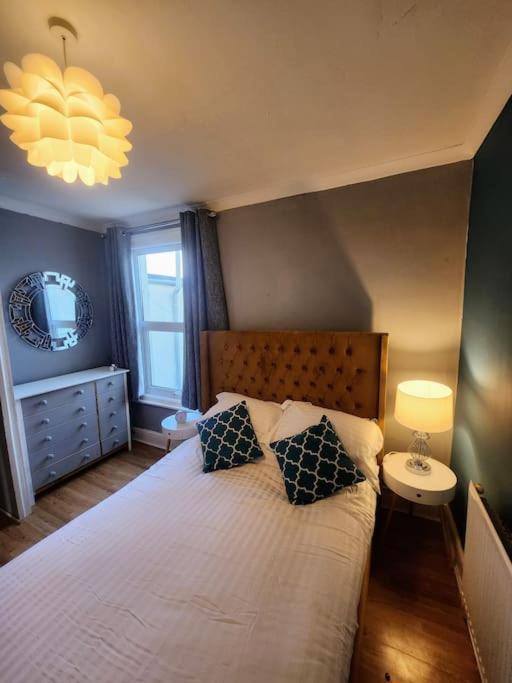 House Near Restaurants, Park And Pubs, Perfect For Pets! Holiday home Bristol