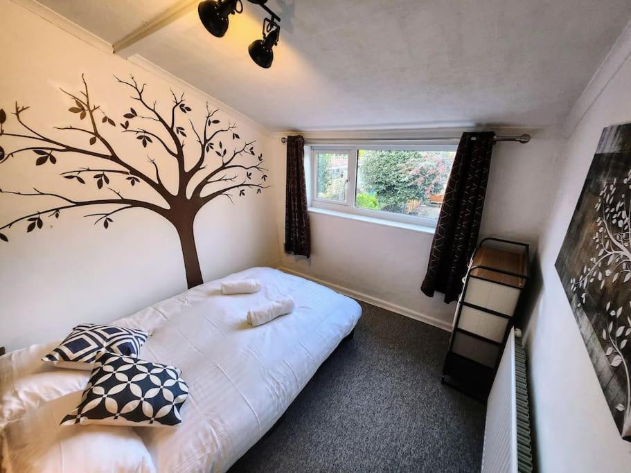 Holiday home House Near Restaurants, Park And Pubs, Perfect For Pets! *