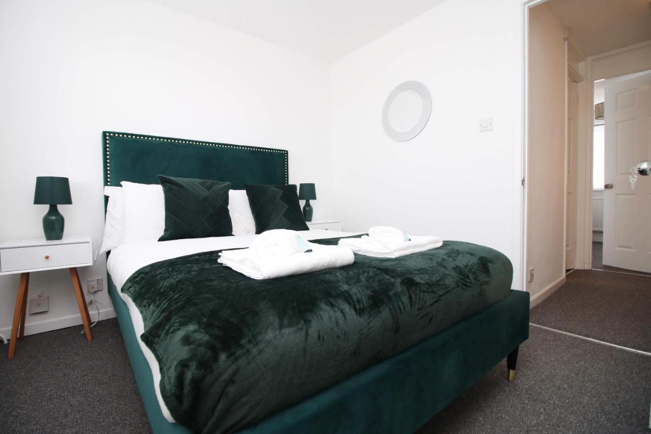 2bedroom Home- Free Parking, Wi-fi & Patio- Available For Long Or Short Term *