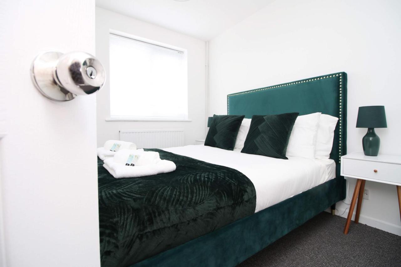 Holiday home 2bedroom Home- Free Parking, Wi-fi & Patio- Available For Long Or Short Term Bristol