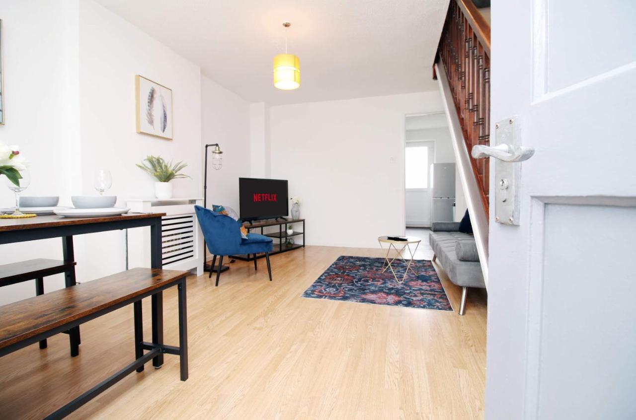 2bedroom Home- Free Parking, Wi-fi & Patio- Available For Long Or Short Term