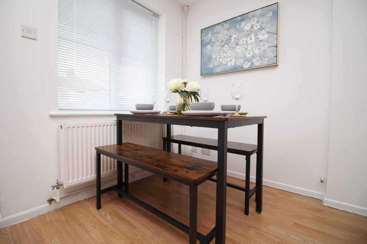 2bedroom Home- Free Parking, Wi-fi & Patio- Available For Long Or Short Term Bristol