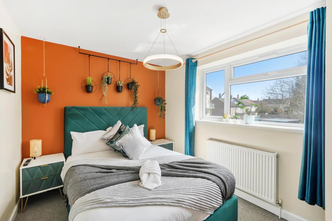 Designer House In - Hot Tub - Sleeps 10 Apartment Bristol