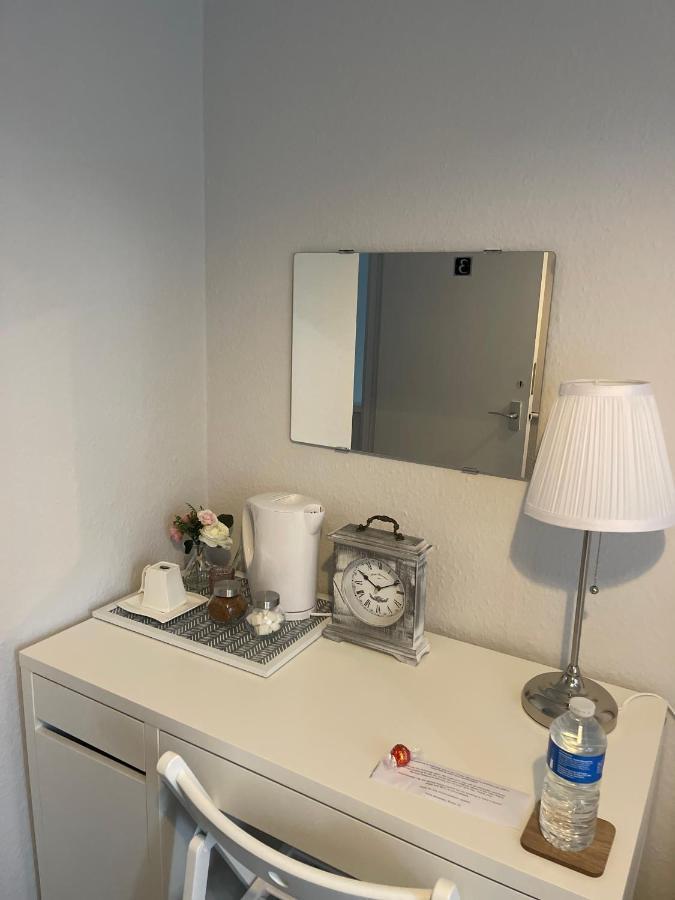 Single Room, Shared House *