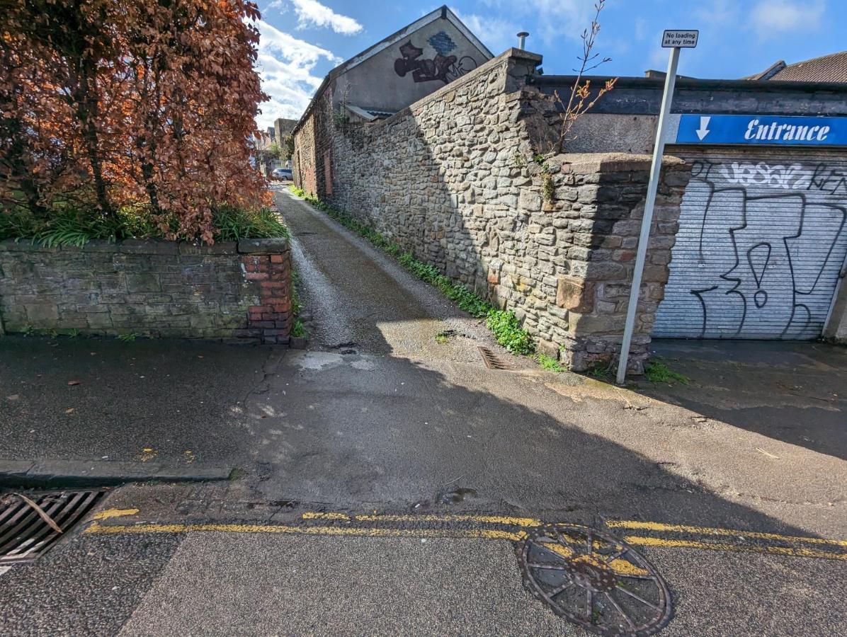 5 Bed Terraced Family + Parking Holiday home Bristol