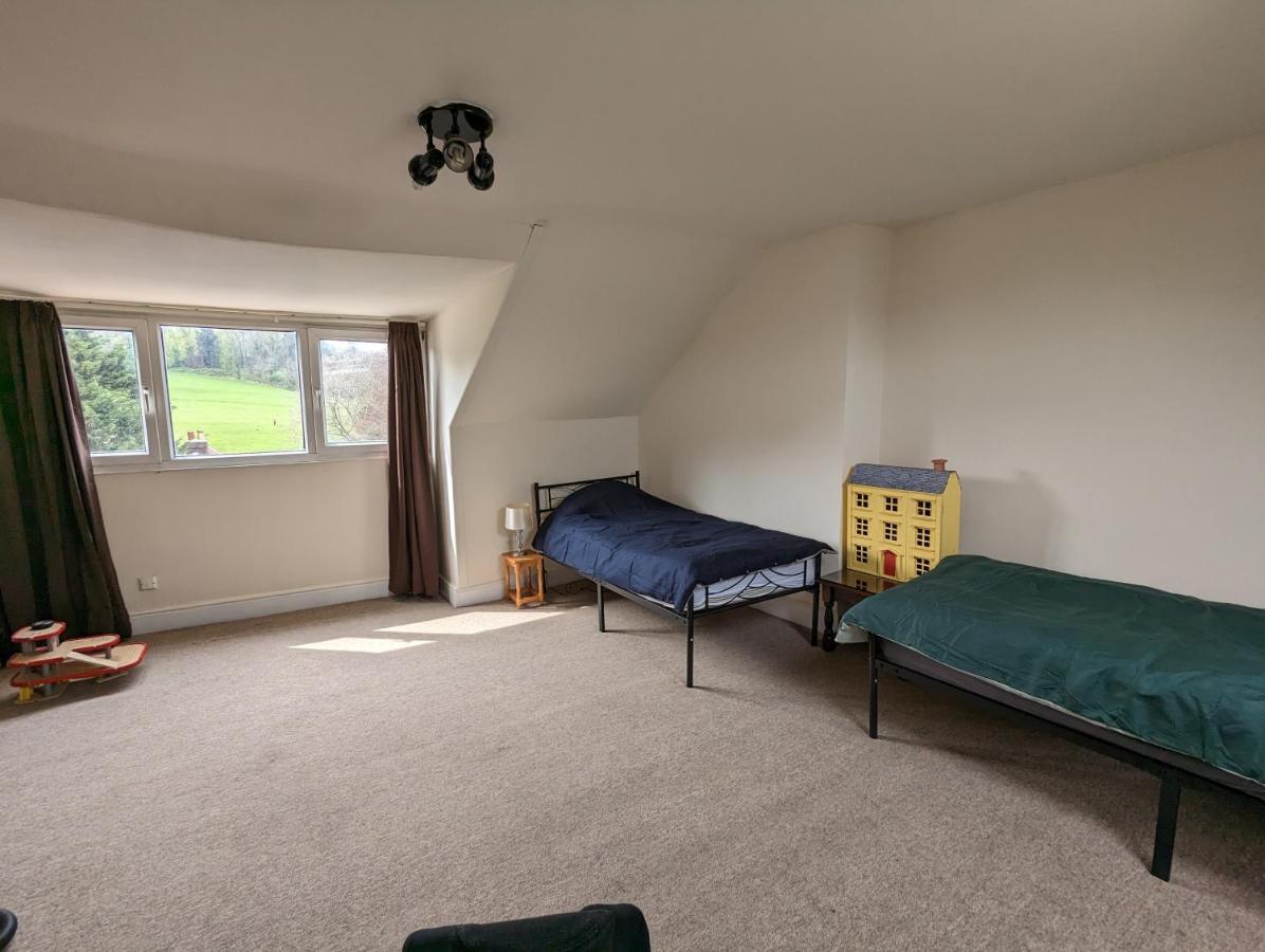 5 Bed Terraced Family + Parking Holiday home Bristol