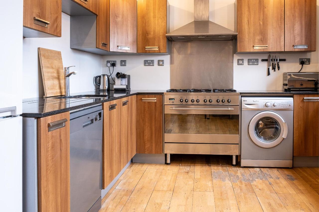 Bed & Breakfast Spacious 3 Bedroom Apartment, Private Parking, *
