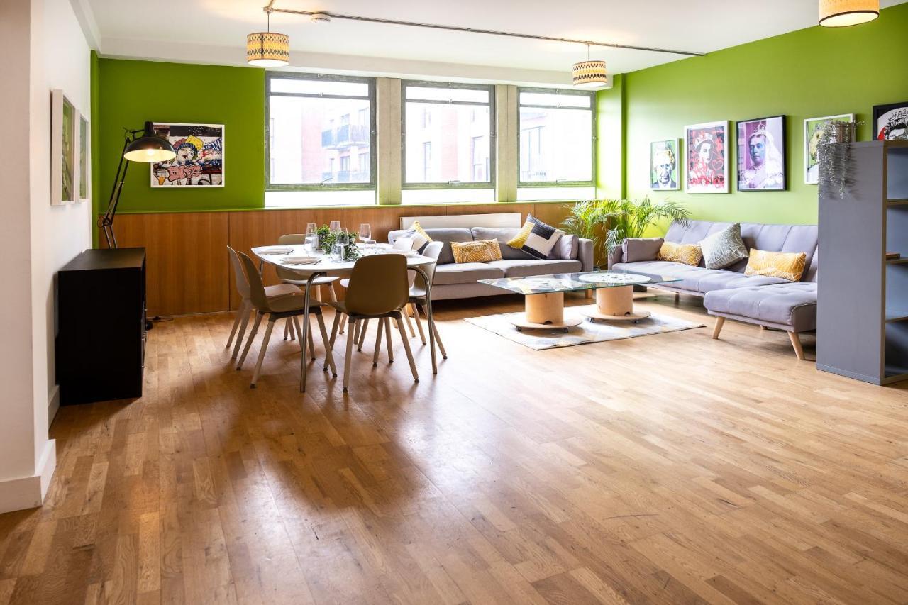 Spacious 3 Bedroom Apartment, Private Parking, * Bristol