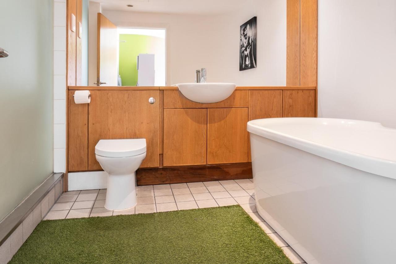Bed & Breakfast Spacious 3 Bedroom Apartment, Private Parking, *