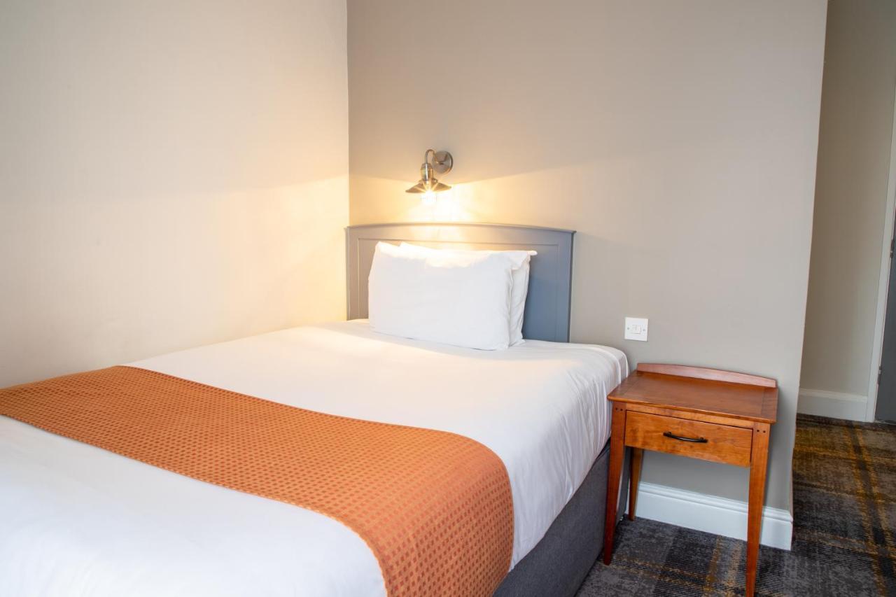 Arnos Manor 3*