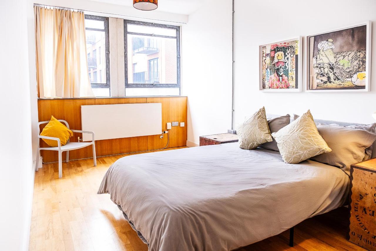 Spacious 3 Bedroom Apartment, Private Parking, Bristol