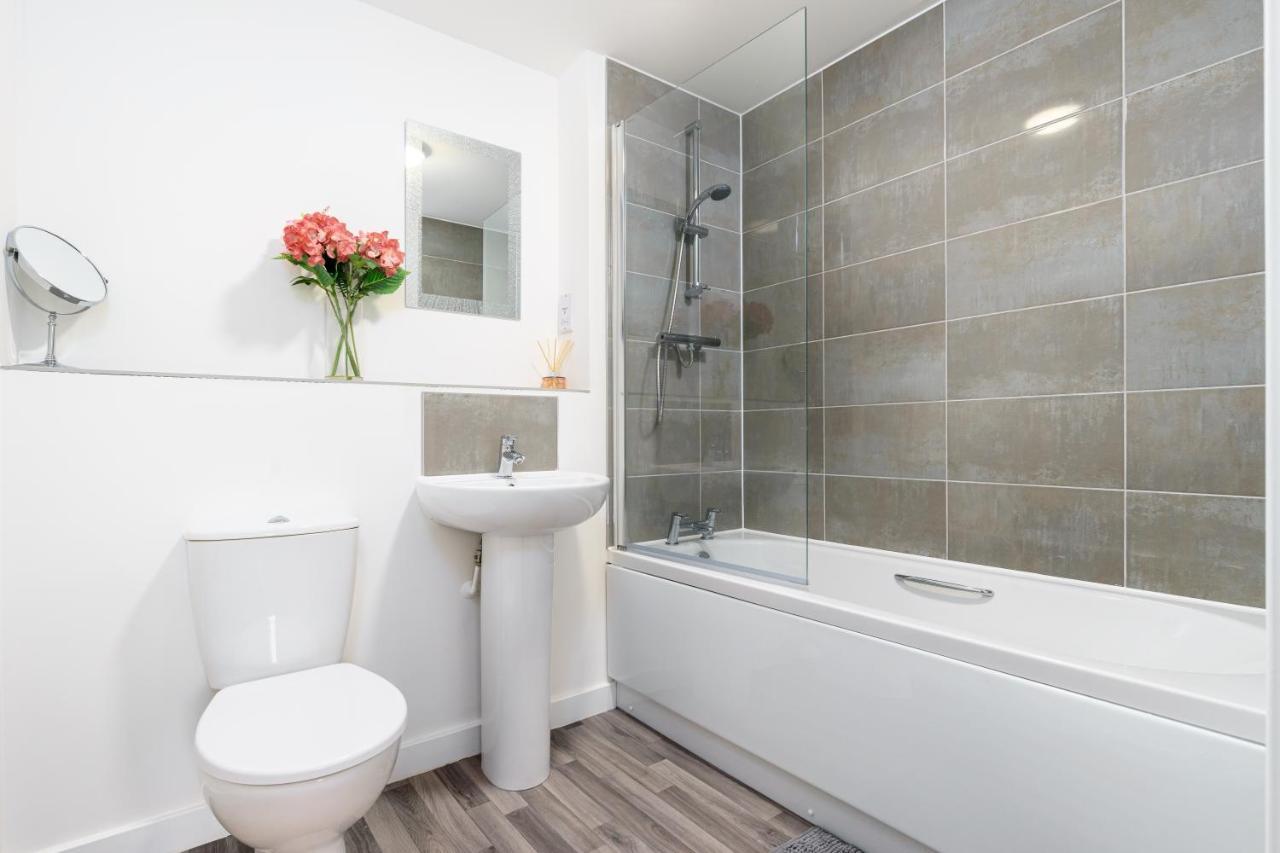 Fortified Luxury With Balcony And Free Parking Apartment
