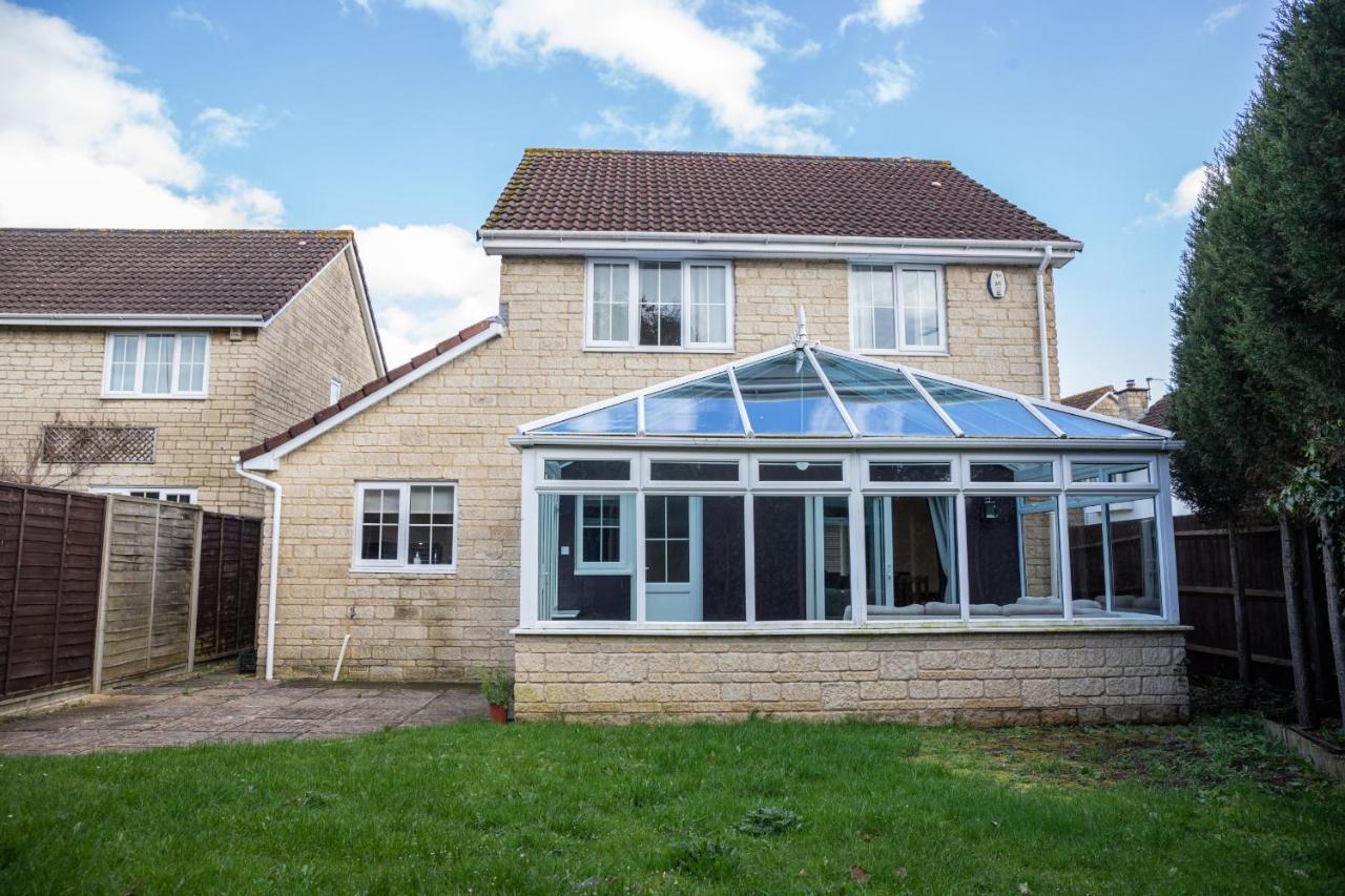 Holiday home October Disc - Long - Contractors Bristol