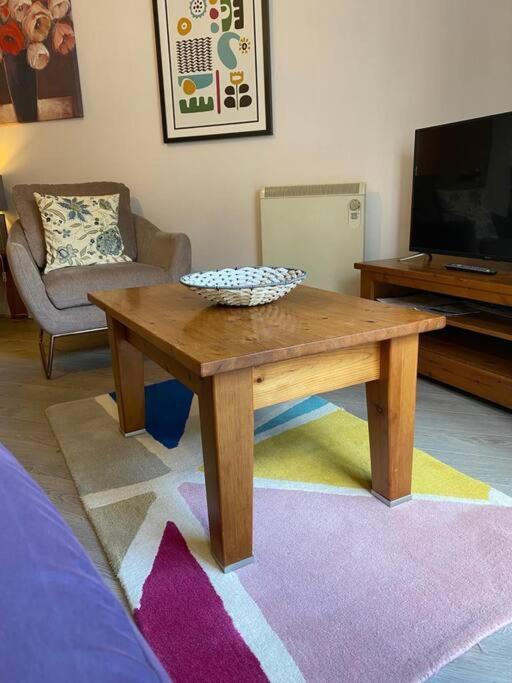 Centrally Located Light Warm & Welcoming *