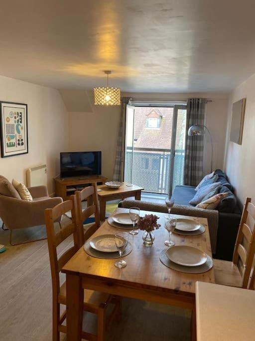 Apartment Centrally Located Light Warm & Welcoming Bristol