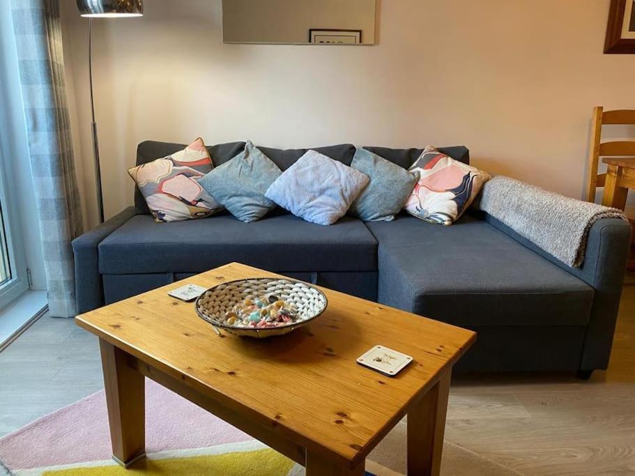Apartment Centrally Located Light Warm & Welcoming *