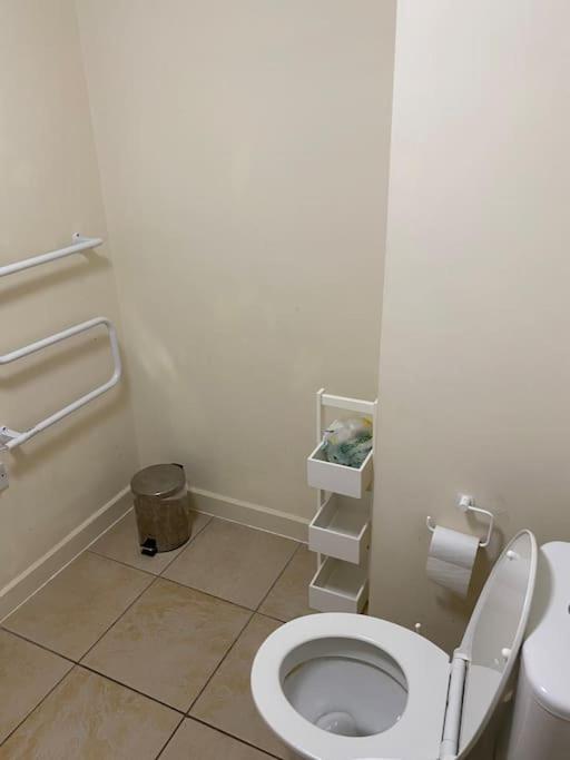 Centrally Located Light Warm & Welcoming Apartment Bristol