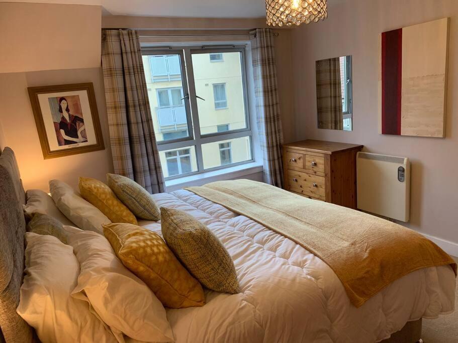 Apartment Centrally Located Light Warm & Welcoming *