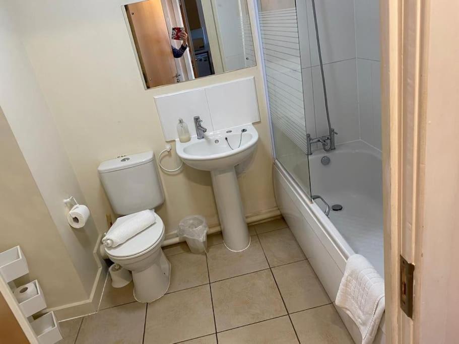 Centrally Located Light Warm & Welcoming Apartment
