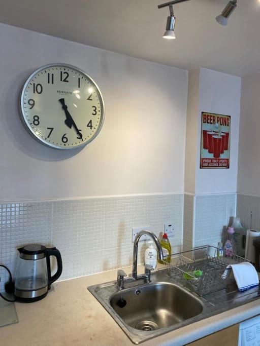 Centrally Located Light Warm & Welcoming * Bristol
