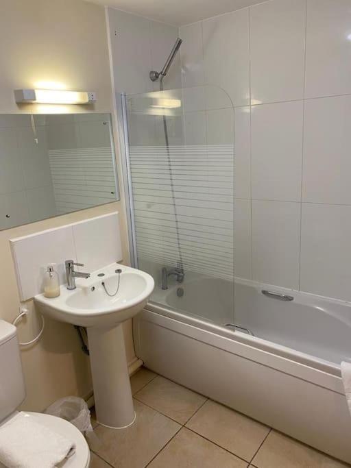 Apartment Centrally Located Light Warm & Welcoming *