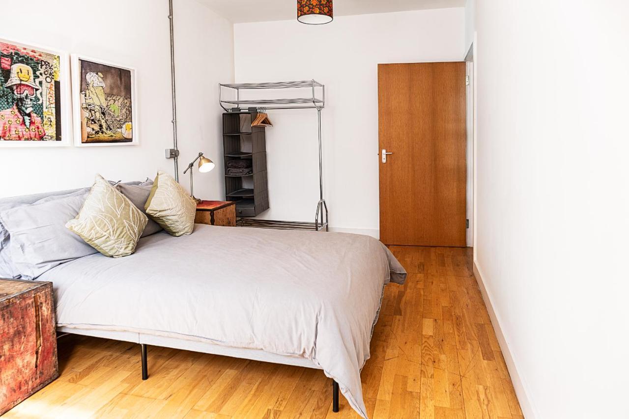 Spacious 3 Bedroom Apartment, Private Parking, Bed & Breakfast