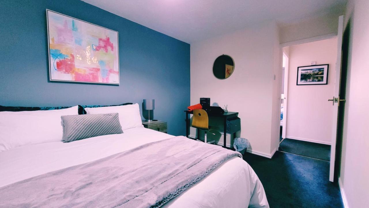 Modern 2 Bed House- Free Parking And Close To The Centre * Bristol