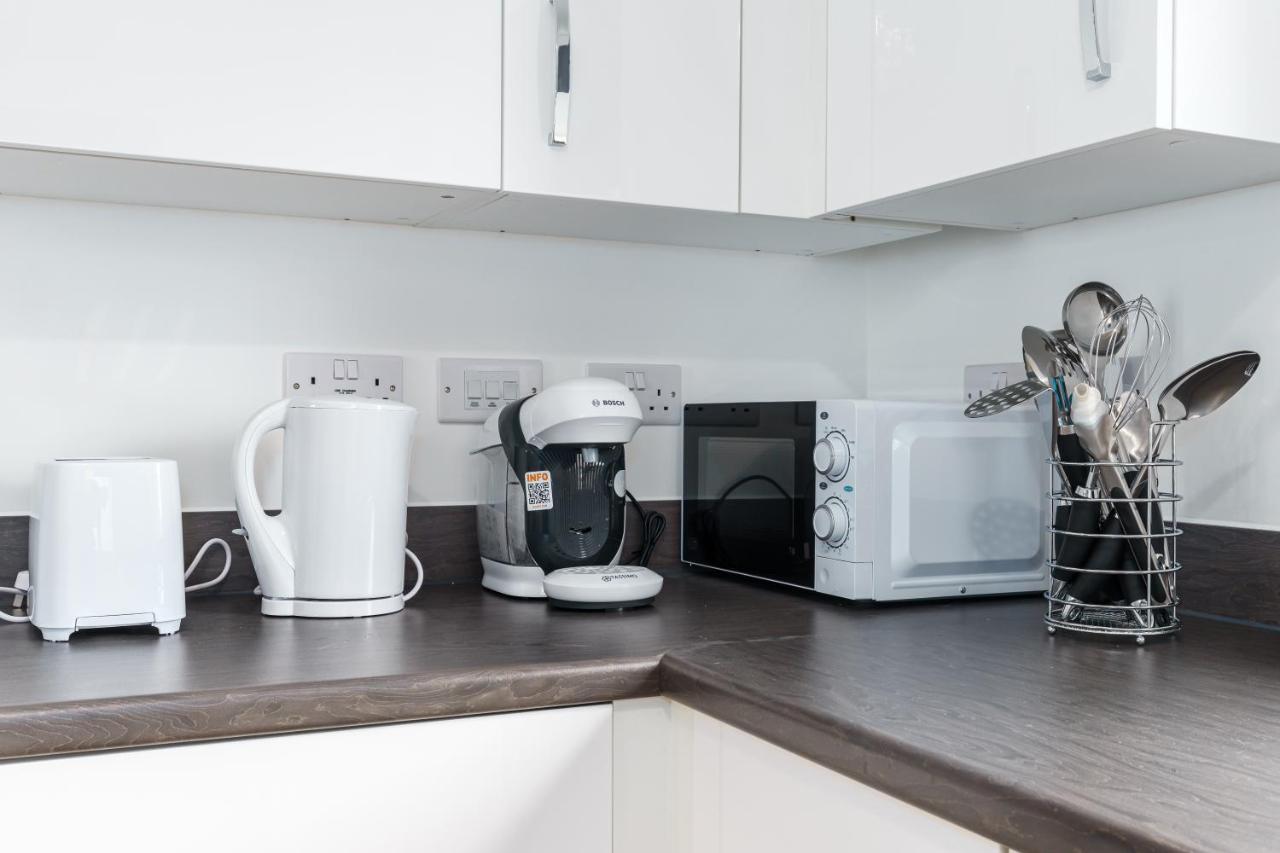 Fortified Luxury With Balcony And Free Parking Apartment
