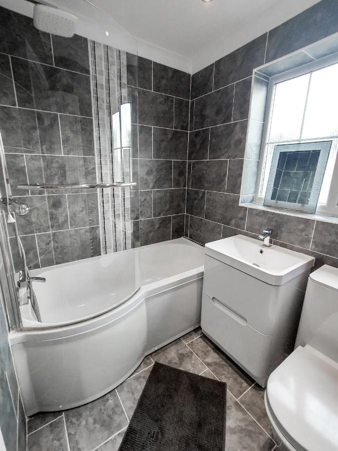 October Disc - Long - Contractors Holiday home Bristol