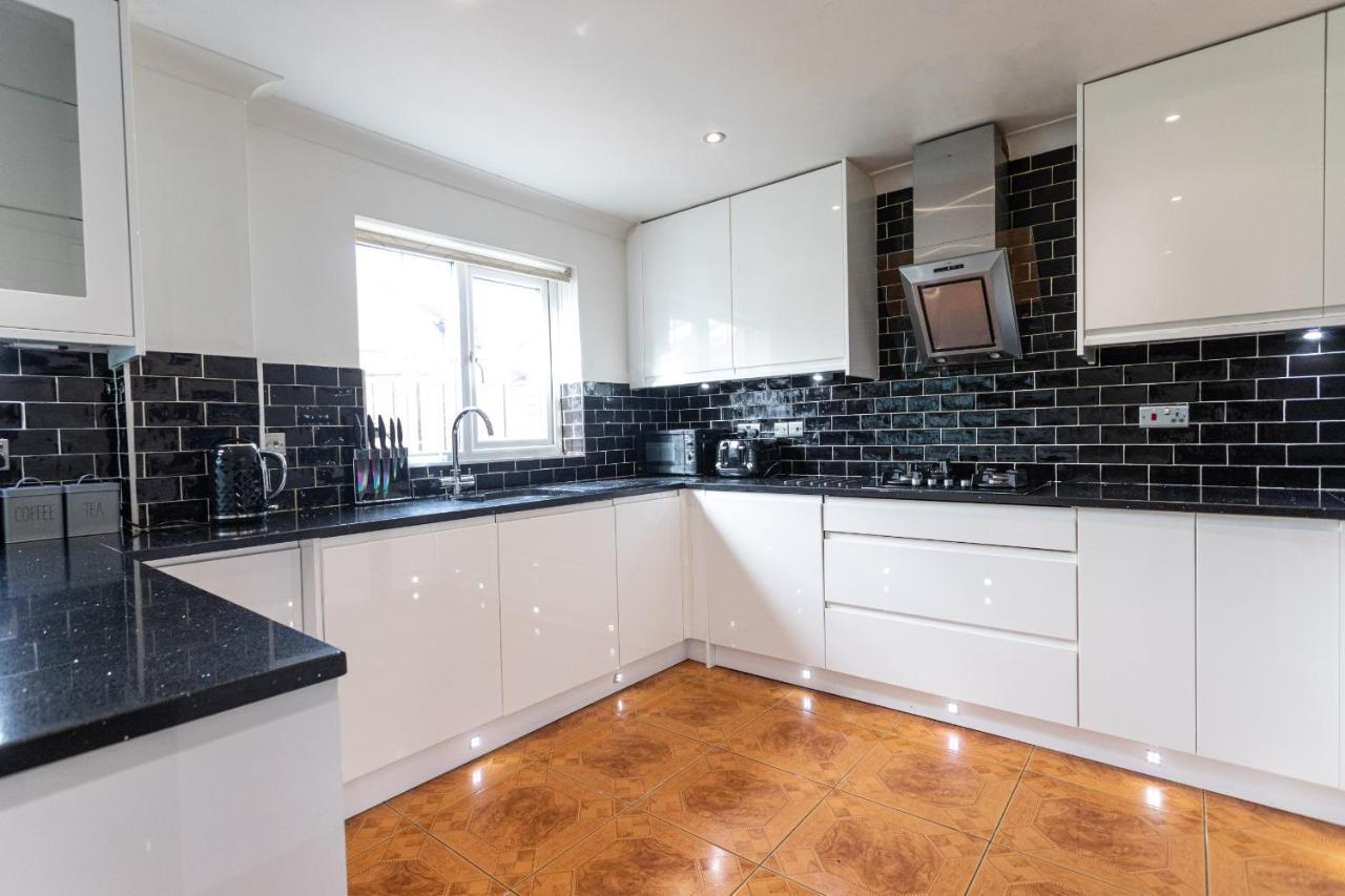 October Disc - Long - Contractors Holiday home Bristol