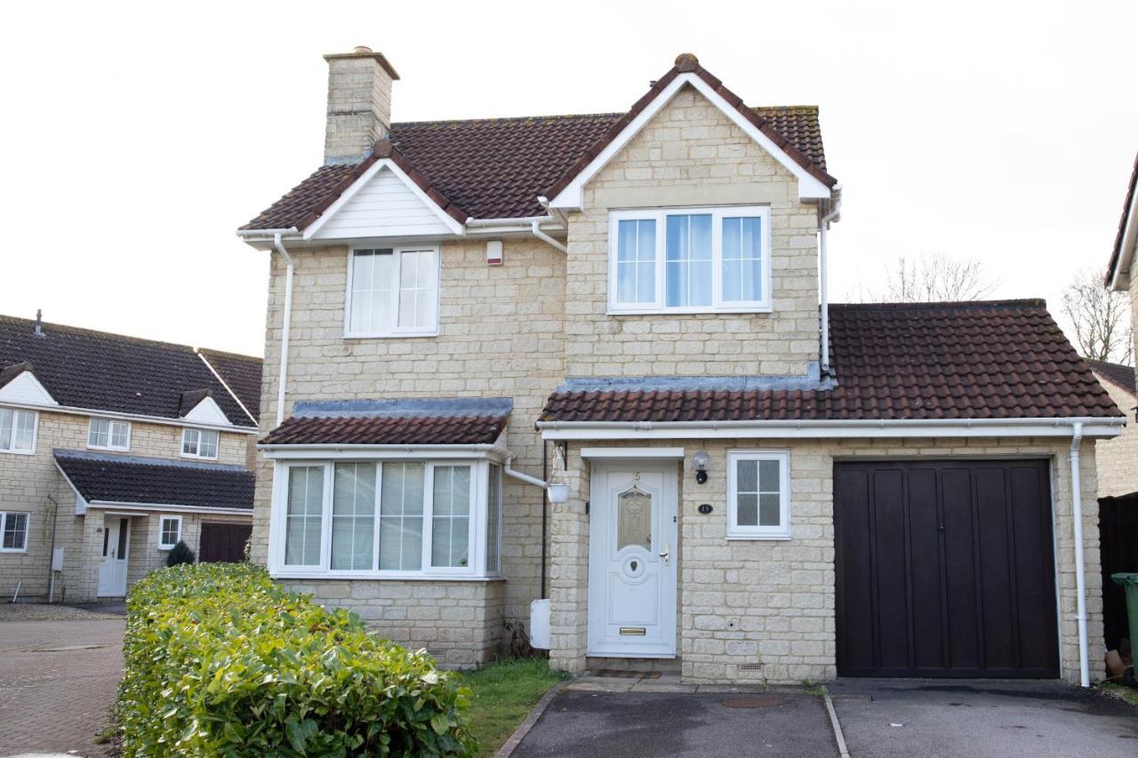 Holiday home October Disc - Long - Contractors Bristol