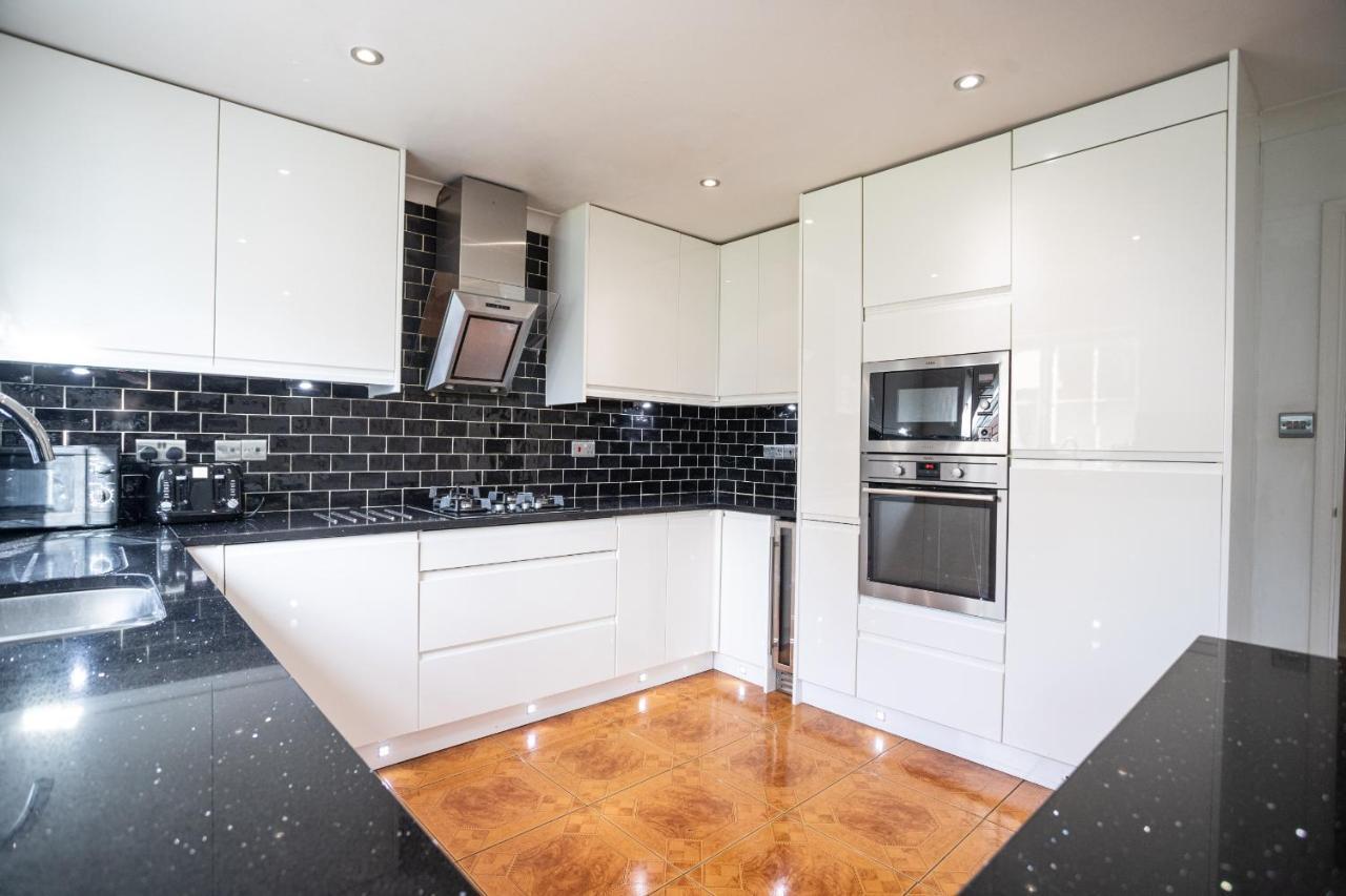 October Disc - Long - Contractors Holiday home Bristol