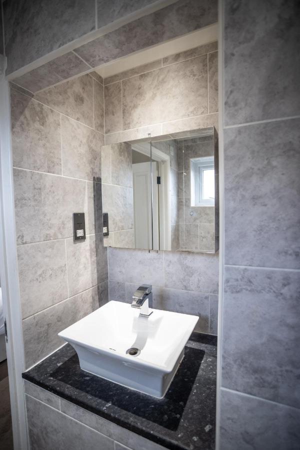 Holiday home October Disc - Long - Contractors Bristol