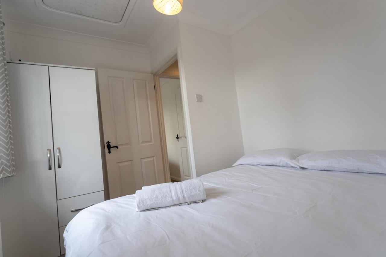 October Disc - Long - Contractors Holiday home